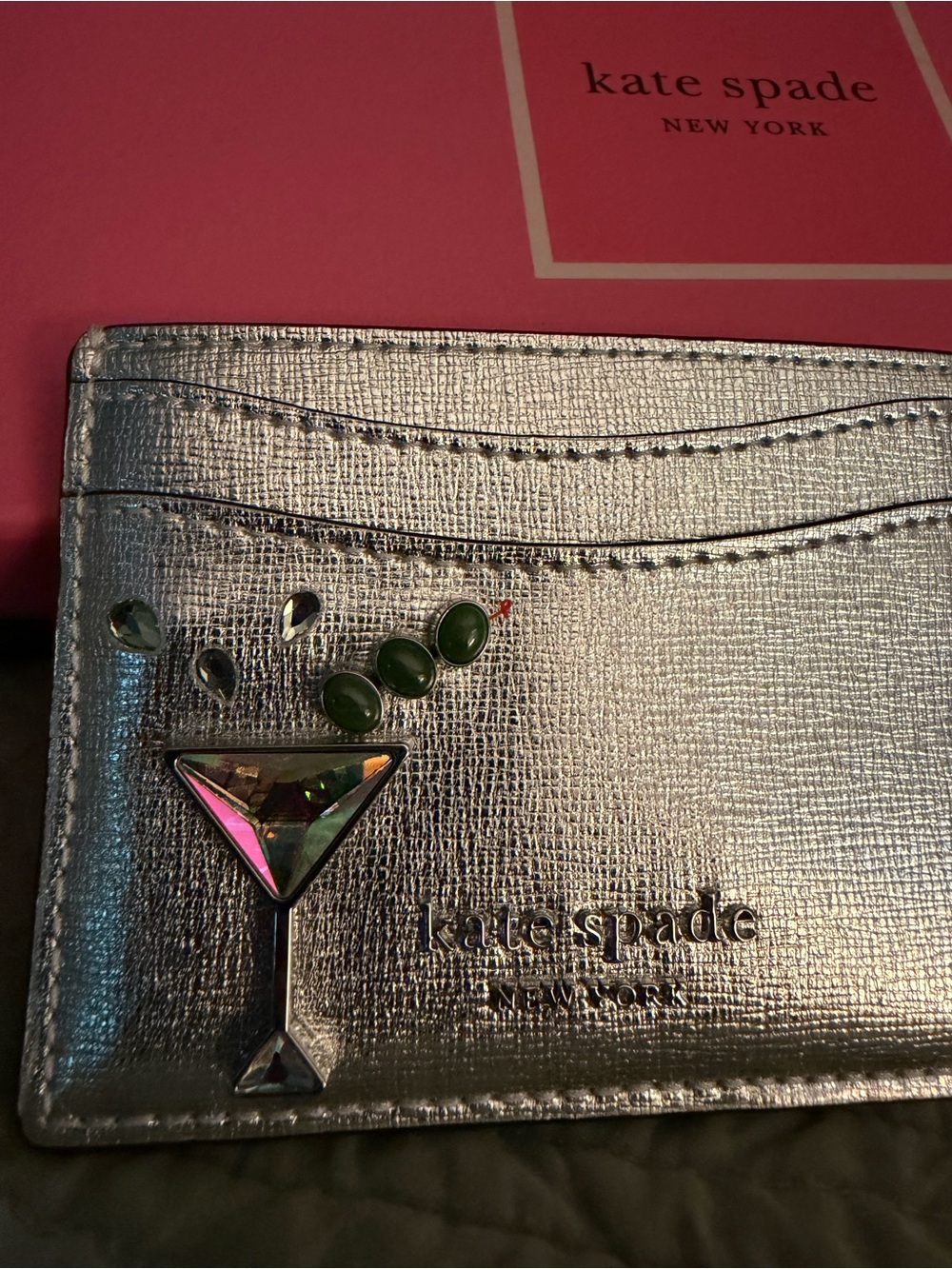 🛑🛑🛑❌❌sold🛑🛑❌❌kate spade Silver Metallic Cardholder with Martini Charm - Picture 4 of 5